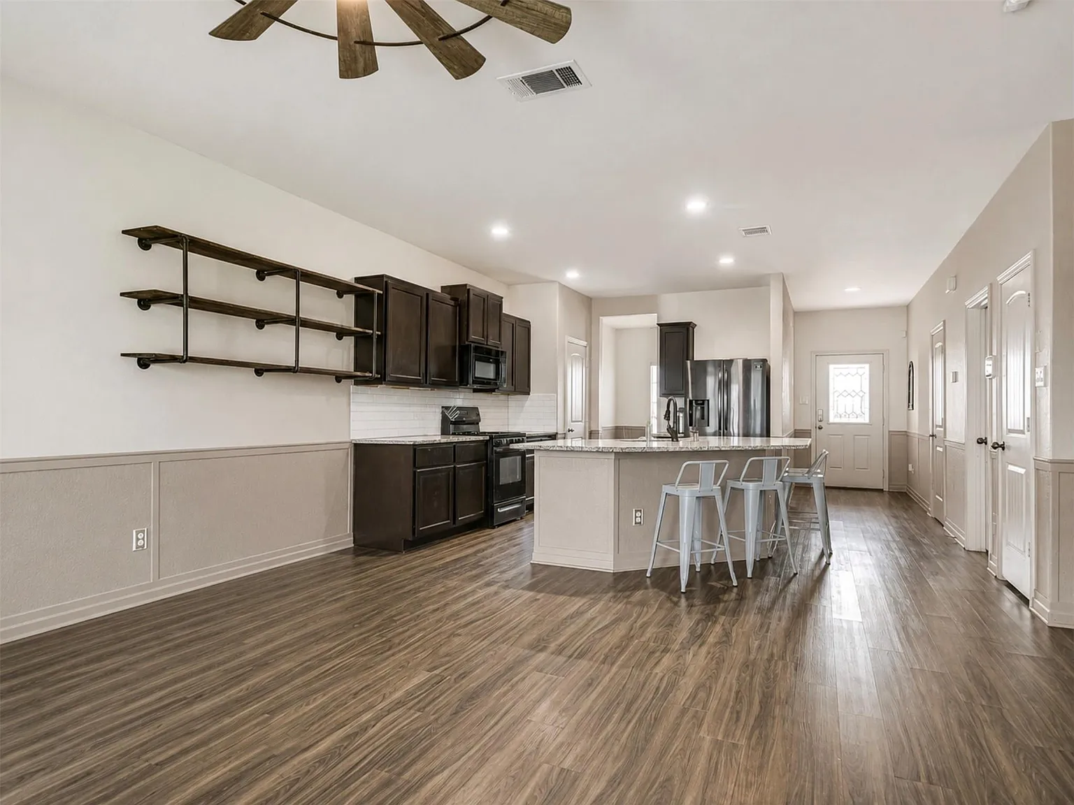 5 bed, 3.5 bath, 2662 sqft, $2,250 — Photo 4