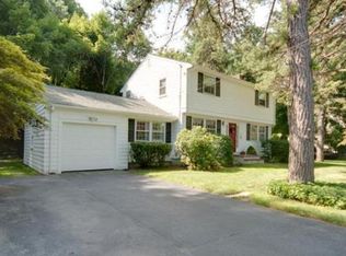 20 Kenney Rd, Medfield, MA 02052