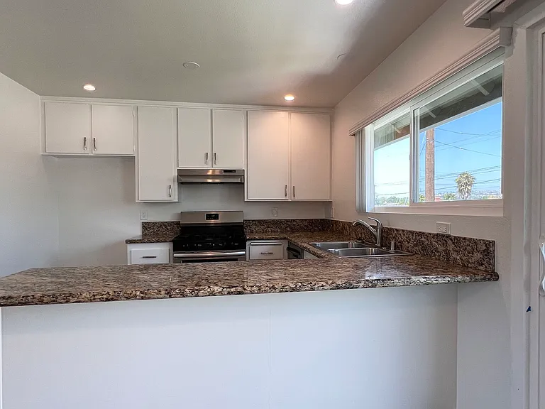 1350 N Cambridge St #14 — Photo 9