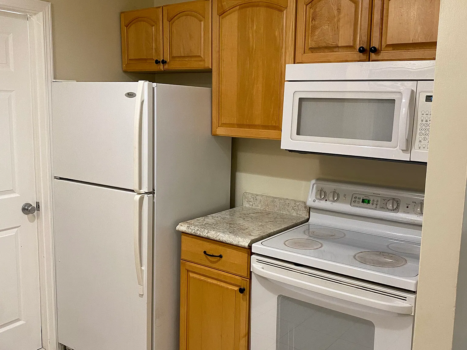 3 bed, 950 sqft, $1,500 — Photo 2