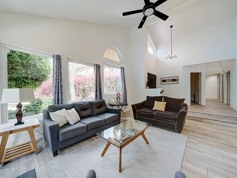1358 W Meadow Green Ln — Photo 18
