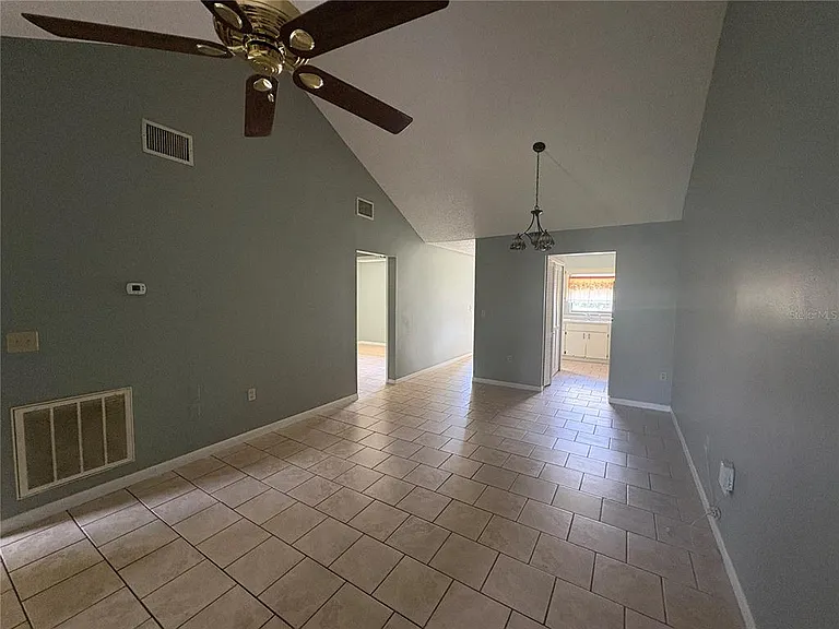 1017 Harden Ct — Photo 2