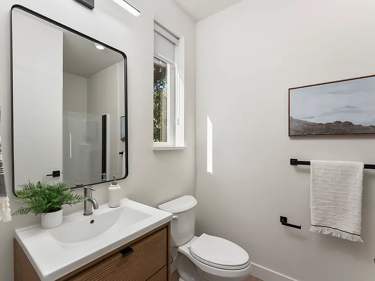 1221 C St — Photo 21