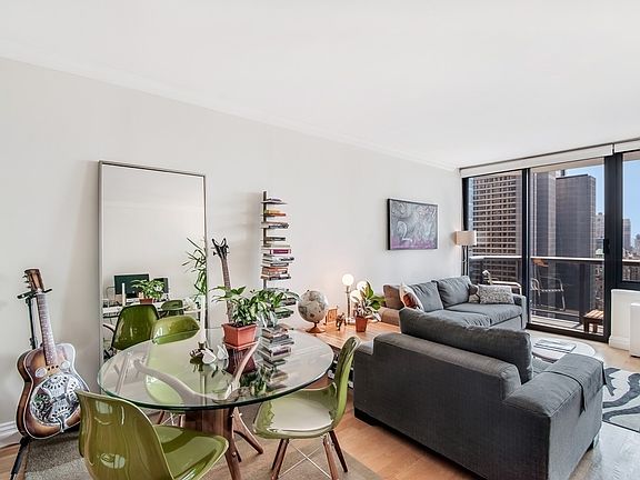 4th image of 235 W 48th St APT 27E