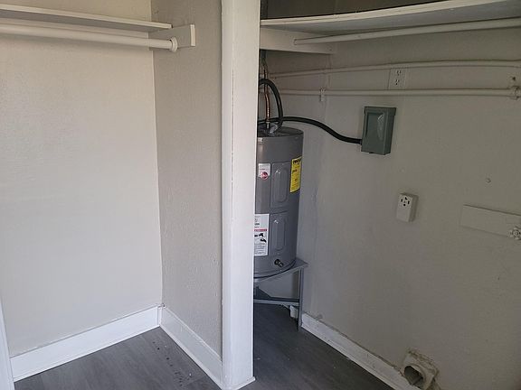 5th image of 5322 Pershing St