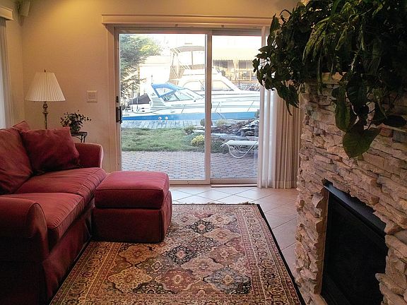 Living room with Fireplace and sliding doors