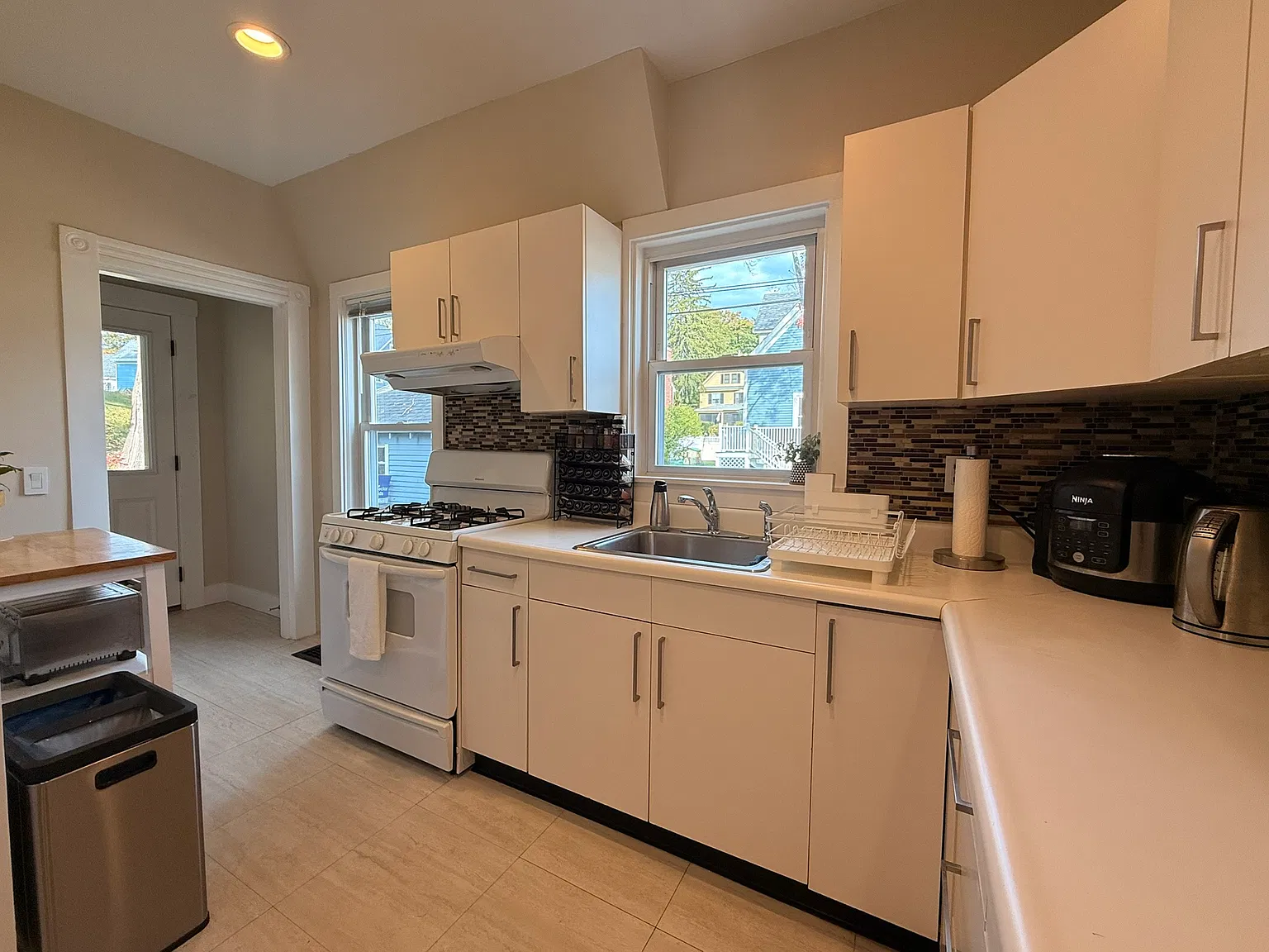1 bed, 700 sqft, $2,000 — Photo 3