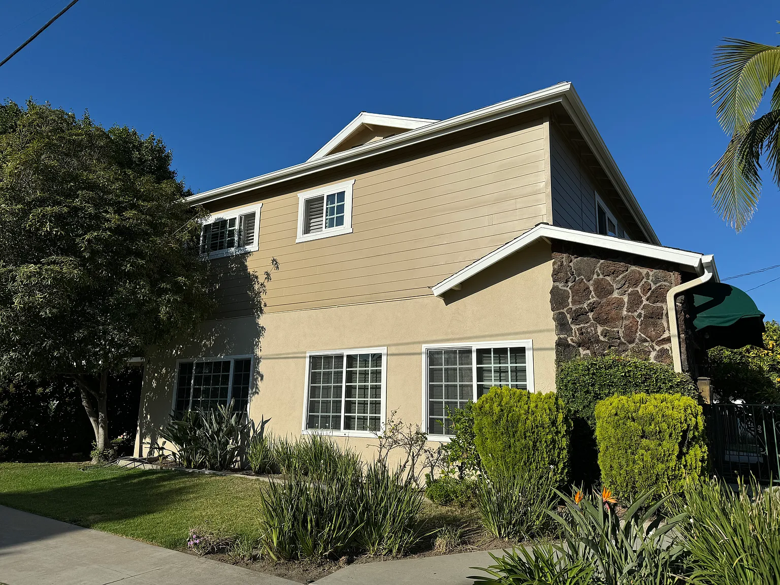 4 bed, 2700 sqft, $5,300 — Photo 3