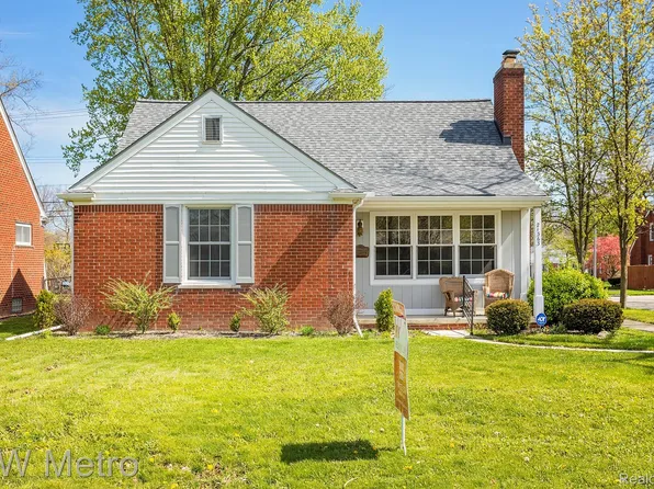 21363 Littlestone Rd, Harper Woods, MI 48225