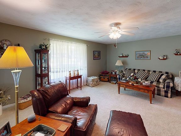 4th image of 12 Lakewood Dr