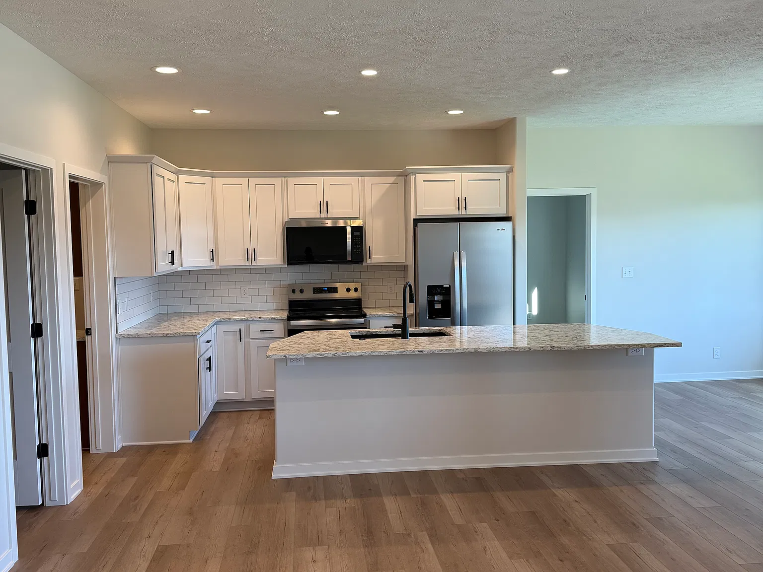 5 bed, 2836 sqft, $3,295 — Photo 3