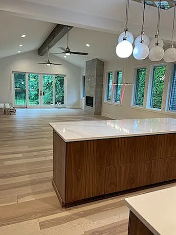 13124 Vernon Ave photo 1