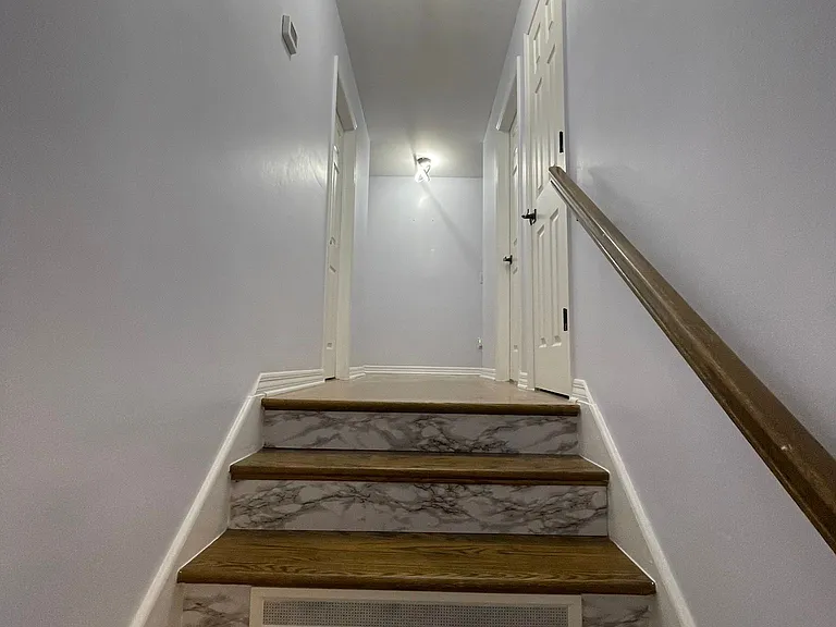 1873 Woodleigh Dr W — Photo 26