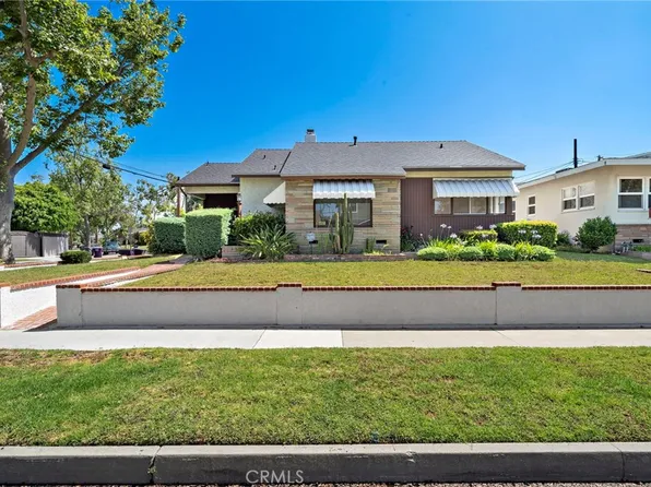 2460 Vuelta Grande Ave, Long Beach, CA 90815