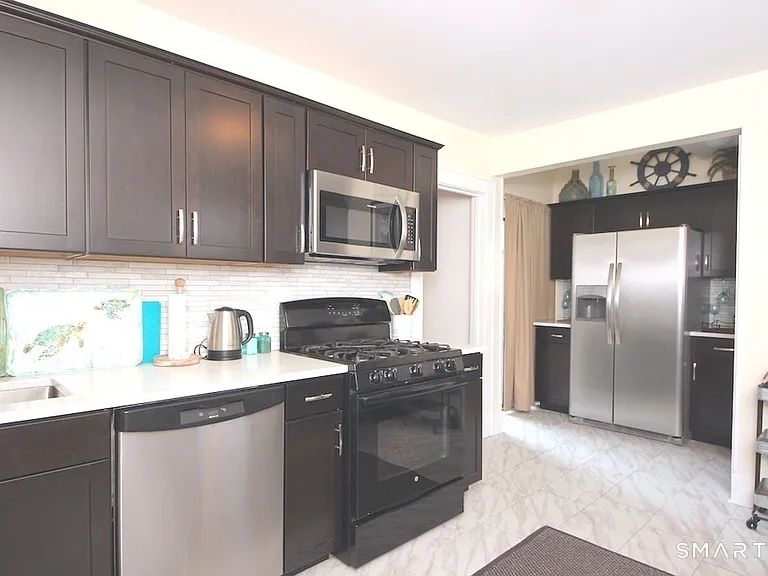 1093 Shippan Ave — Photo 10