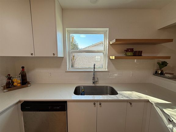 5th image of 106 W Jeter St