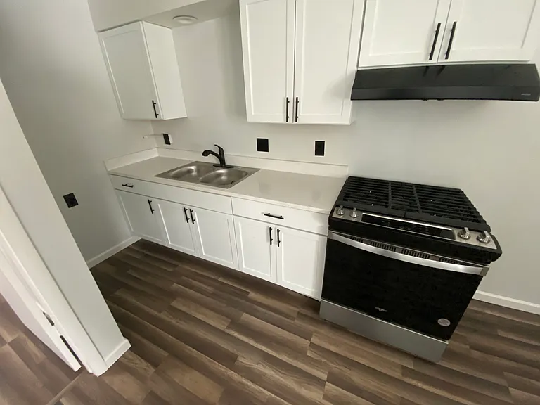 617 W Locust St #4 — Photo 1