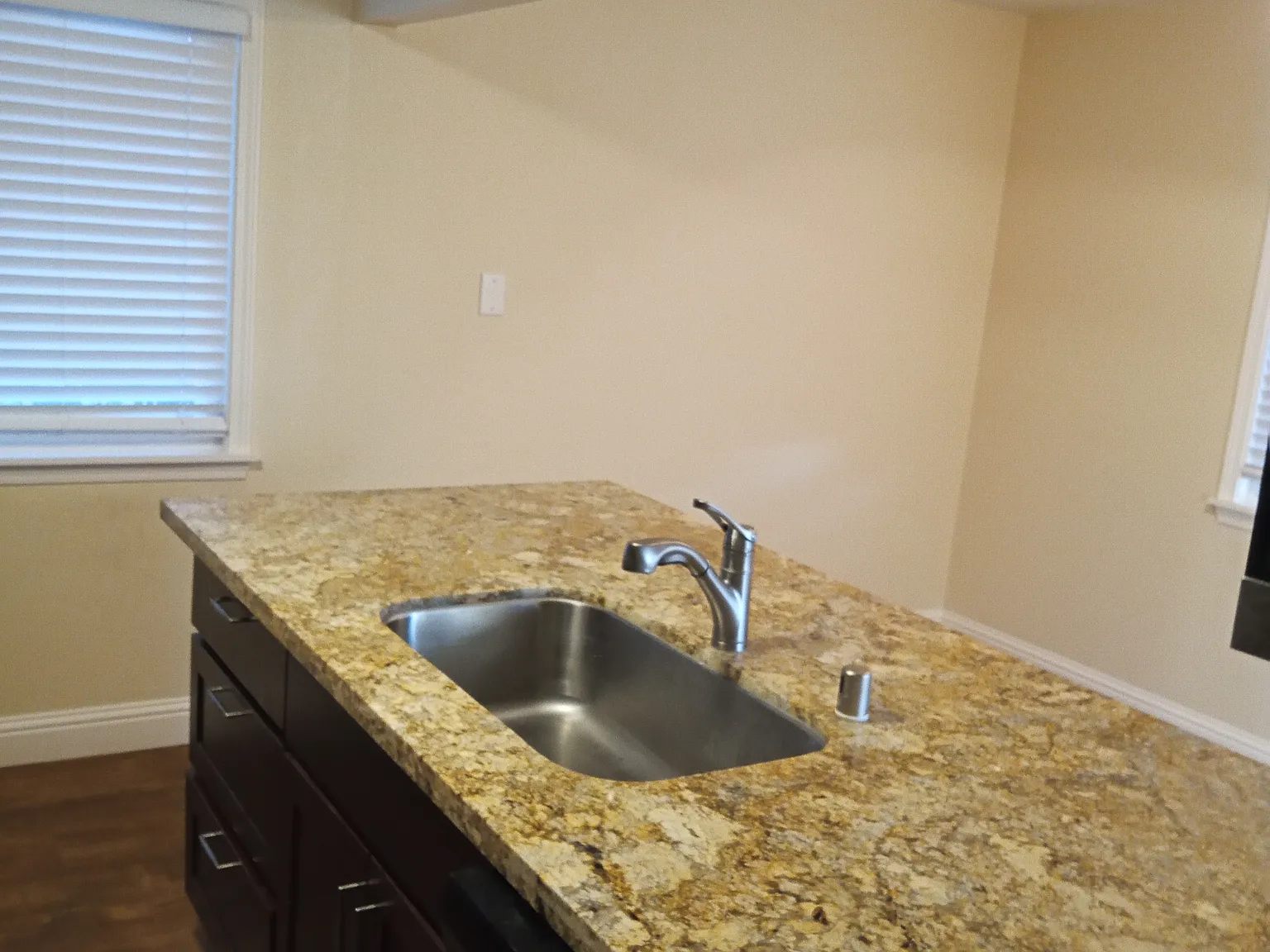 2 bed, 765 sqft, $1,495 — Photo 3