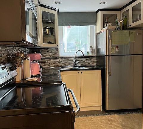3rd image of 823 Craven Rd