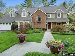 62 Laurel Ln, Roslyn Heights, NY 11577