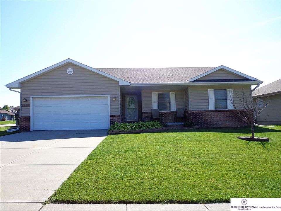 1st image of 21401 Parkview Dr