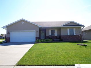 21401 Parkview Dr, Gretna, NE 68028
