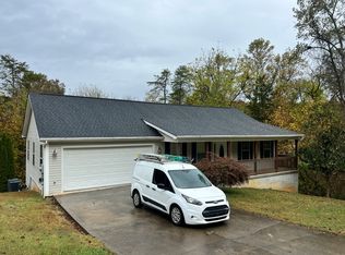 3260 River Pointe Cir, Kodak, TN 37764