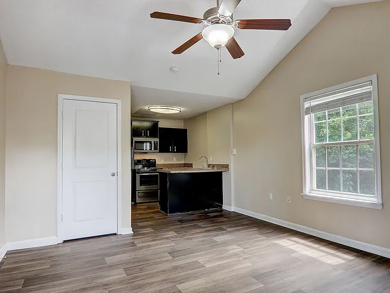 The Grove Apartments — Photo 25