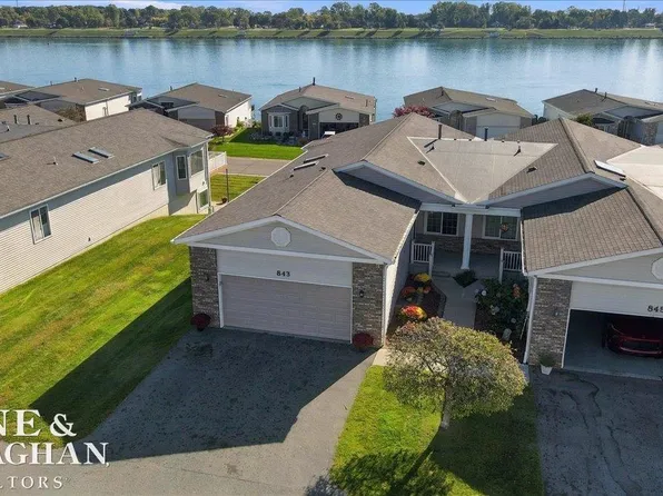 843 Crystal Ln, Marysville, MI 48040