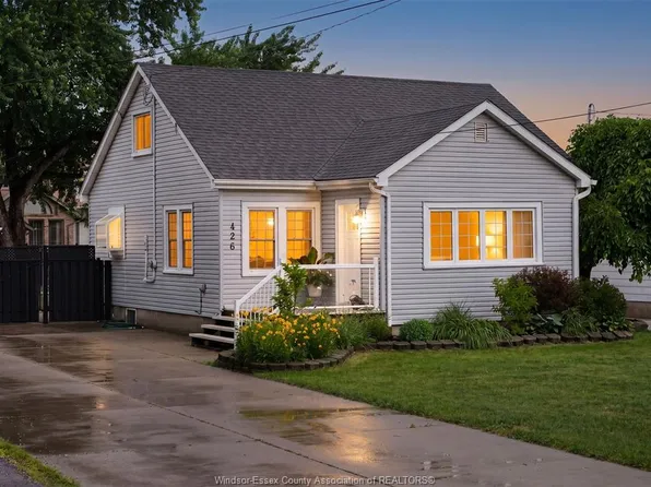 426 Saint Pierre St, Tecumseh, ON N8N 1Y9