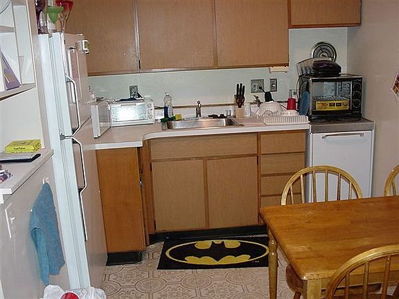 813-819 kitchen