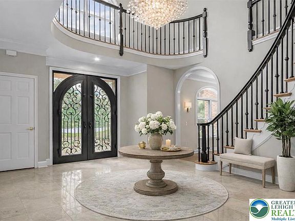 5th image of 3685 Manor Rd