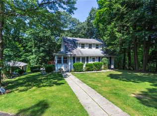 521 Shenango Rd, Beaver Falls, PA 15010