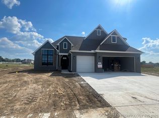 7121 E Queens St, Broken Arrow, OK 74014