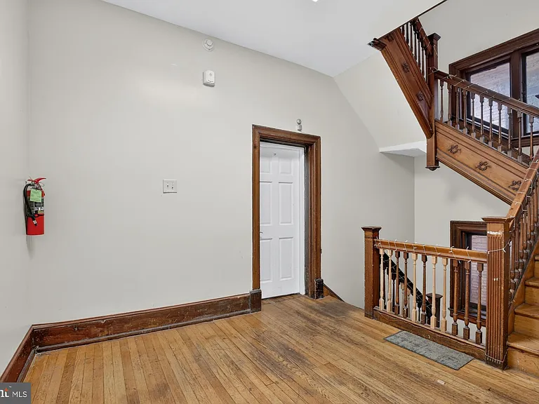 4011 Pine St — Photo 13