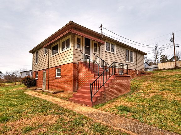 2nd image of 582 Isabella Ave