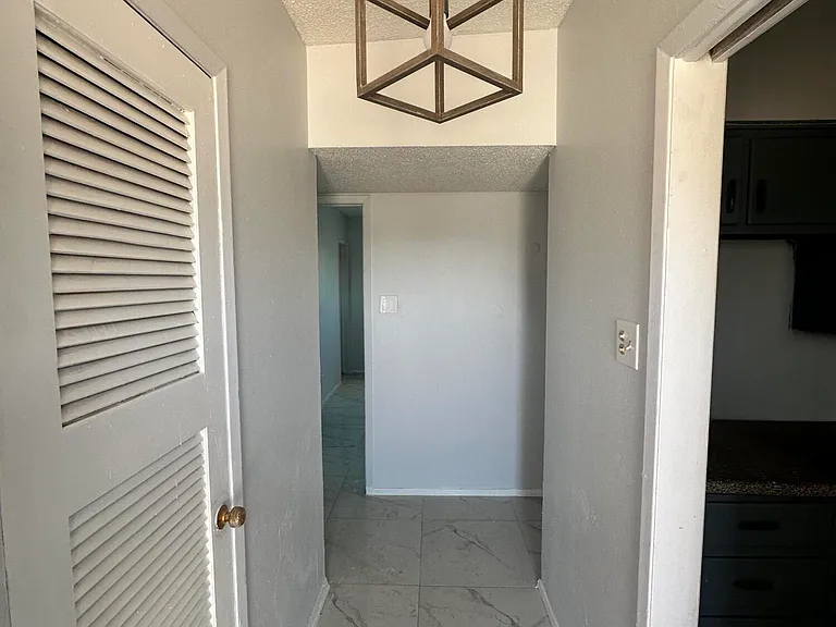 5104 Paris Ave — Photo 2