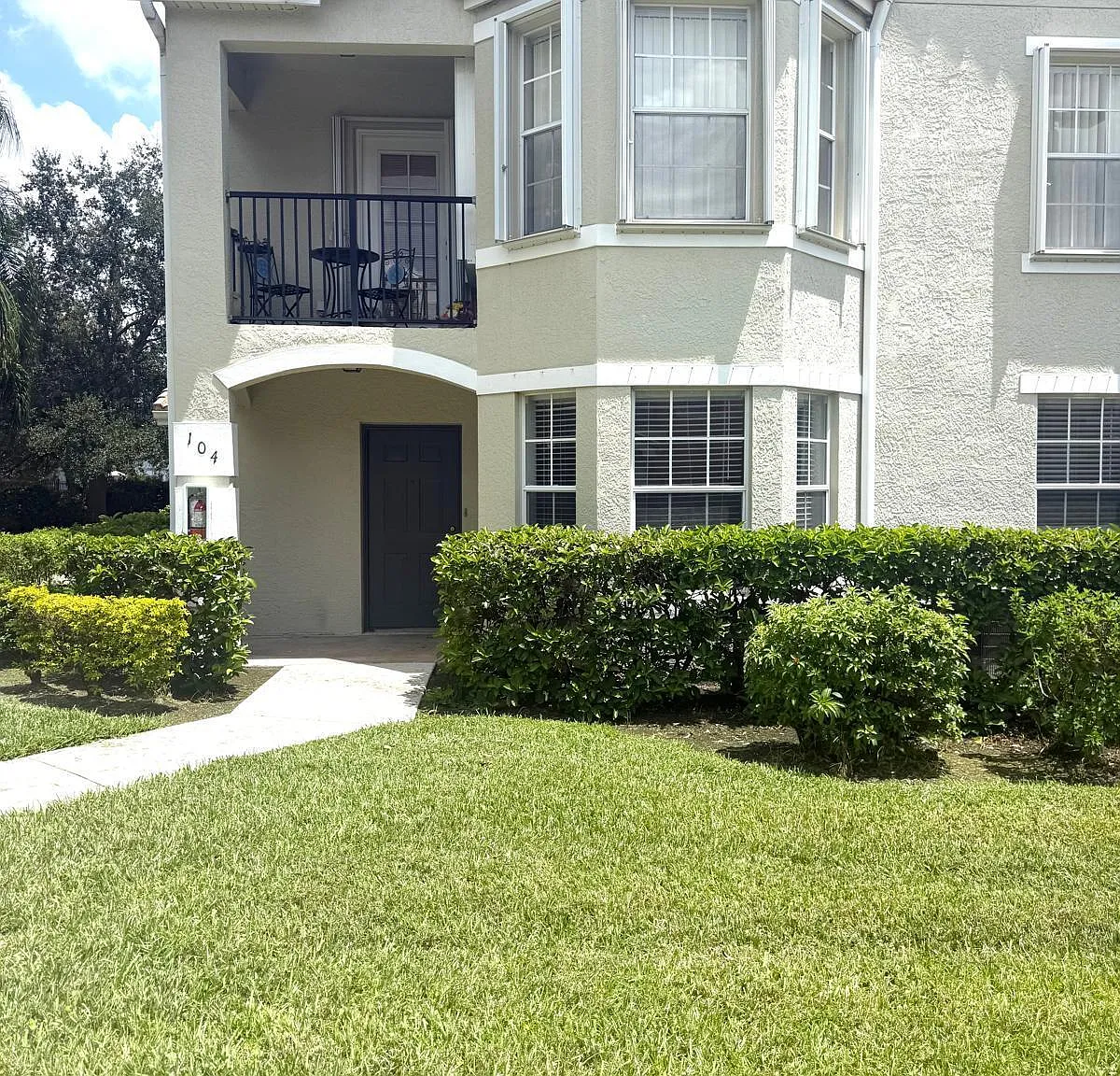 2 bed, 2.0 bath, 1253 sqft, $2,100 — Photo 1