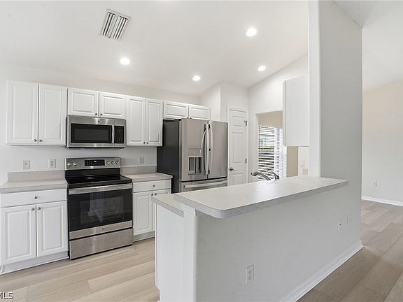 3rd image of 10055 Oakhurst Way