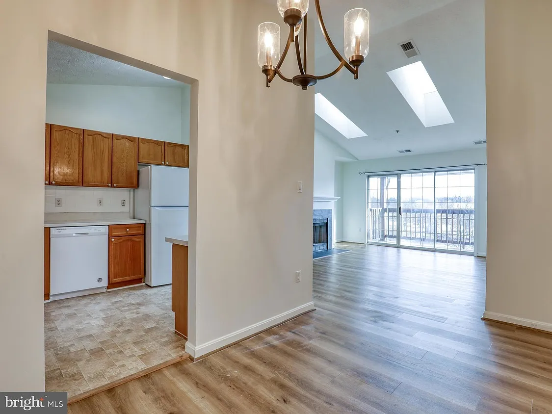 2 bed, 1169 sqft, $1,550 — Photo 2