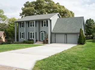 6115 Cottonwood Dr, Shawnee, KS 66216