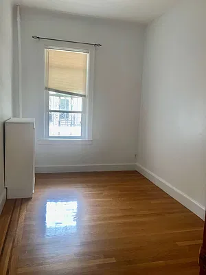 Rented by Zikos Realty Services | media 17