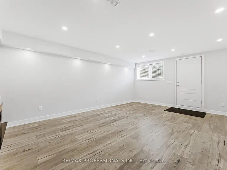 10 Boxwood Rd — Photo 8