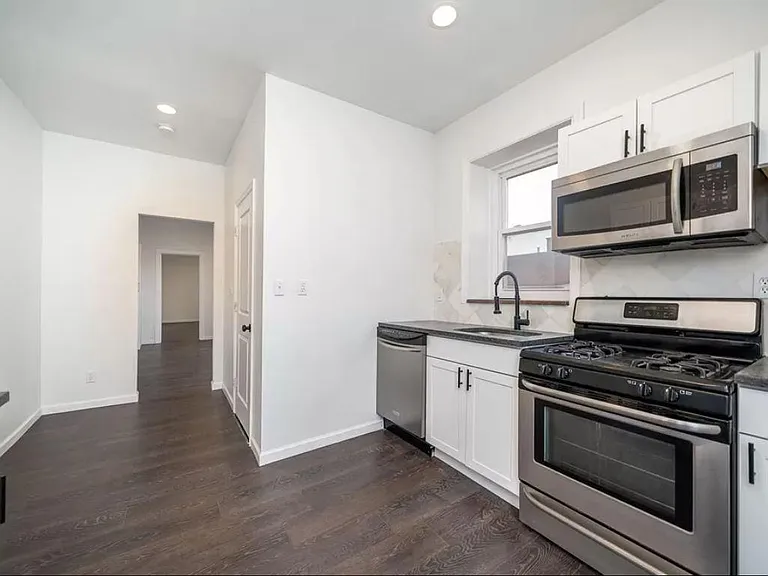 680 Summit Ave #4 — Photo 2