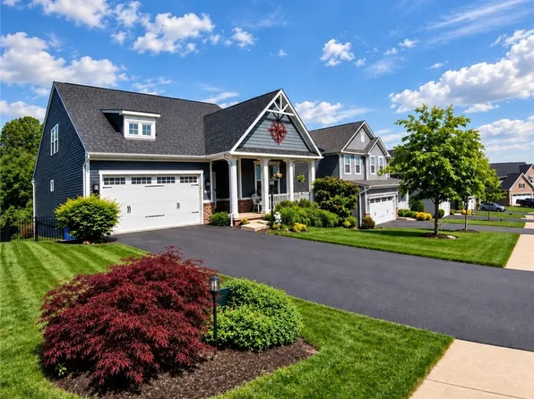 203 Foxtail Cir, Coraopolis, PA 15108