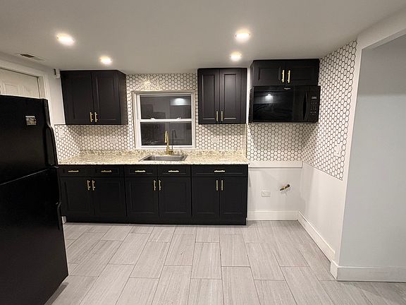 3rd image of 7224 S Central Park Ave #2