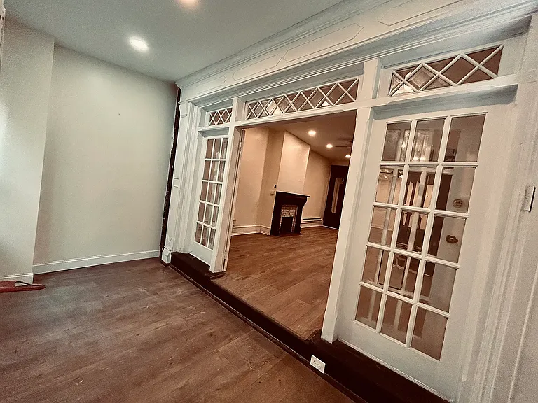 2810 Frankford Ave — Photo 2