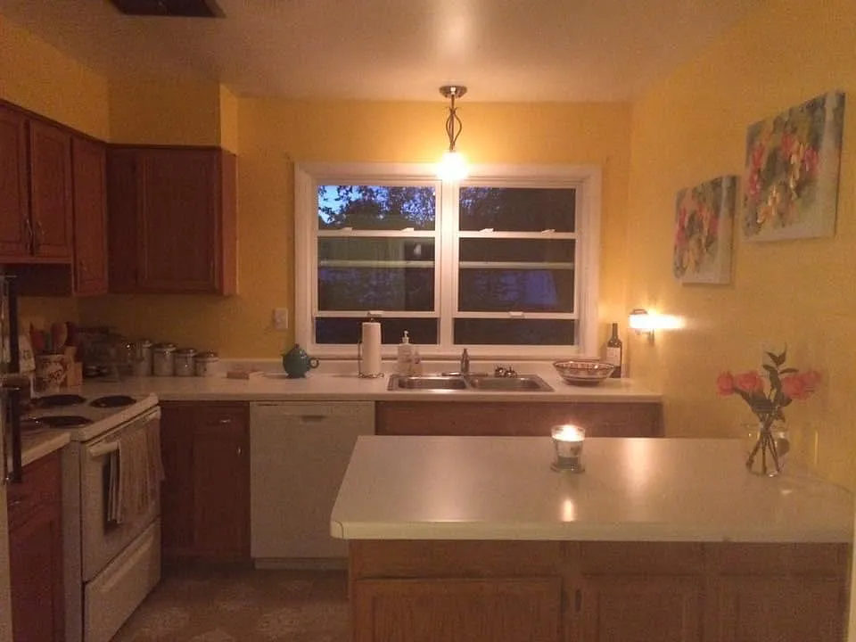 3 bed, 1104 sqft, $1,900 — Photo 2