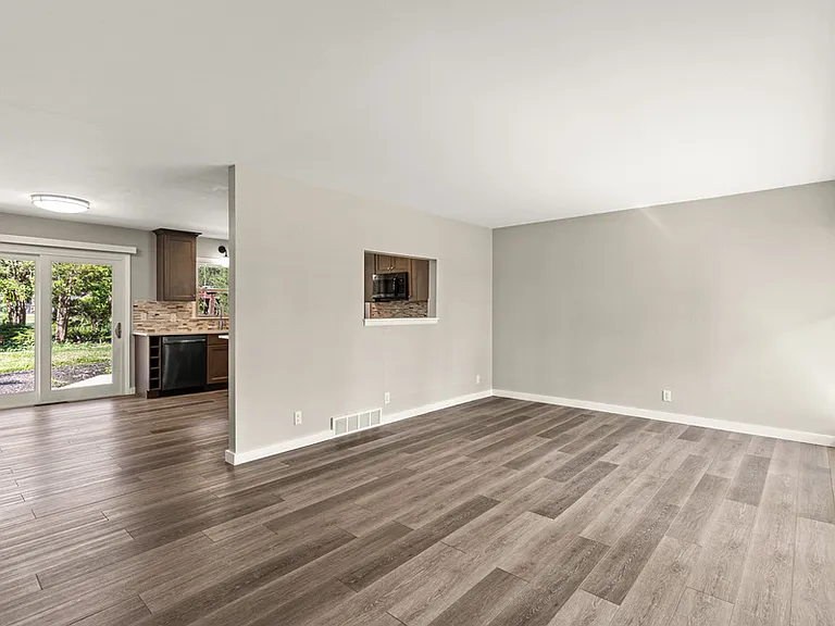 N58W18330 Juniper Ln — Photo 2