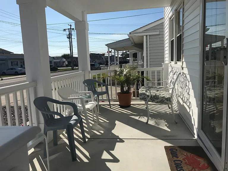 207 E Toledo Ave — Photo 2